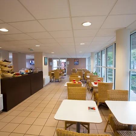 - Bordeaux - Aeroport Lägenhetshotell 3*